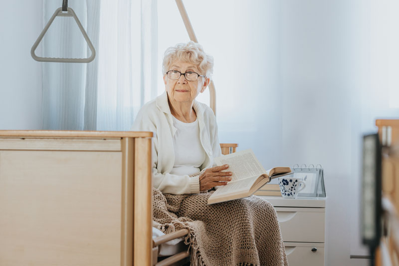 長期滞在型特別養護老人ホームの女性