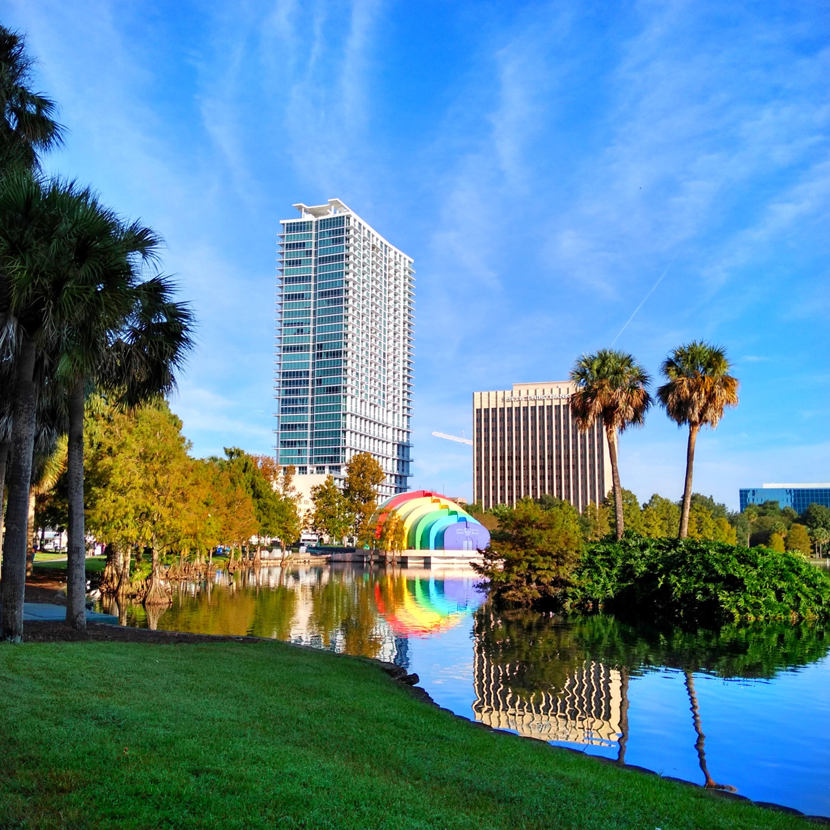 landscape view of lake eola in orlando
