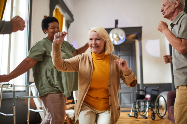 senior vivant à faible revenu aider l&#39;ancienneté