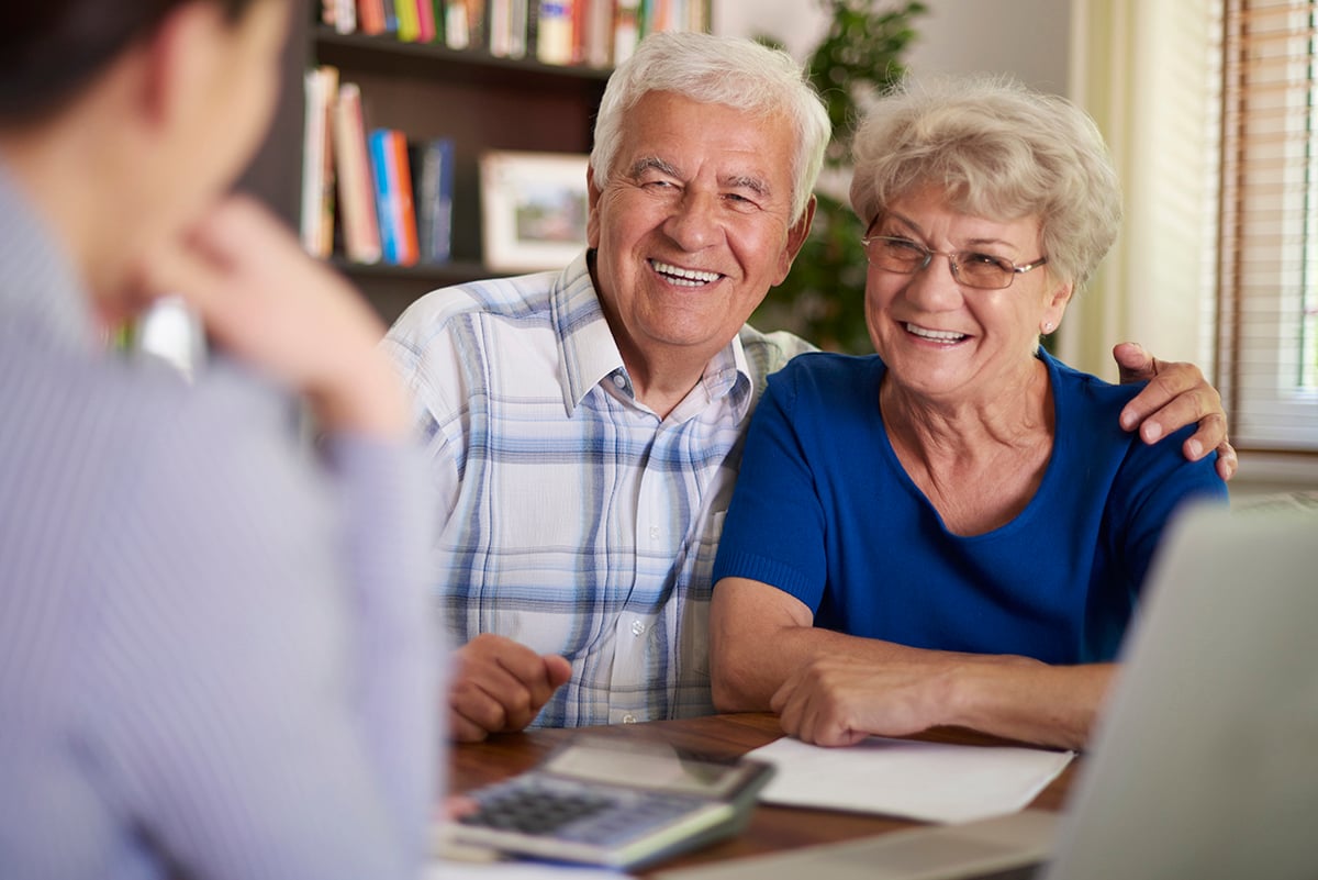 senior placement agent working with senior couple