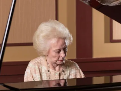 danberry at inverness piano singing 1 1711659963 400x300