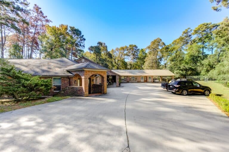 olimpia senior care front parking lot 2 large 1 768x511